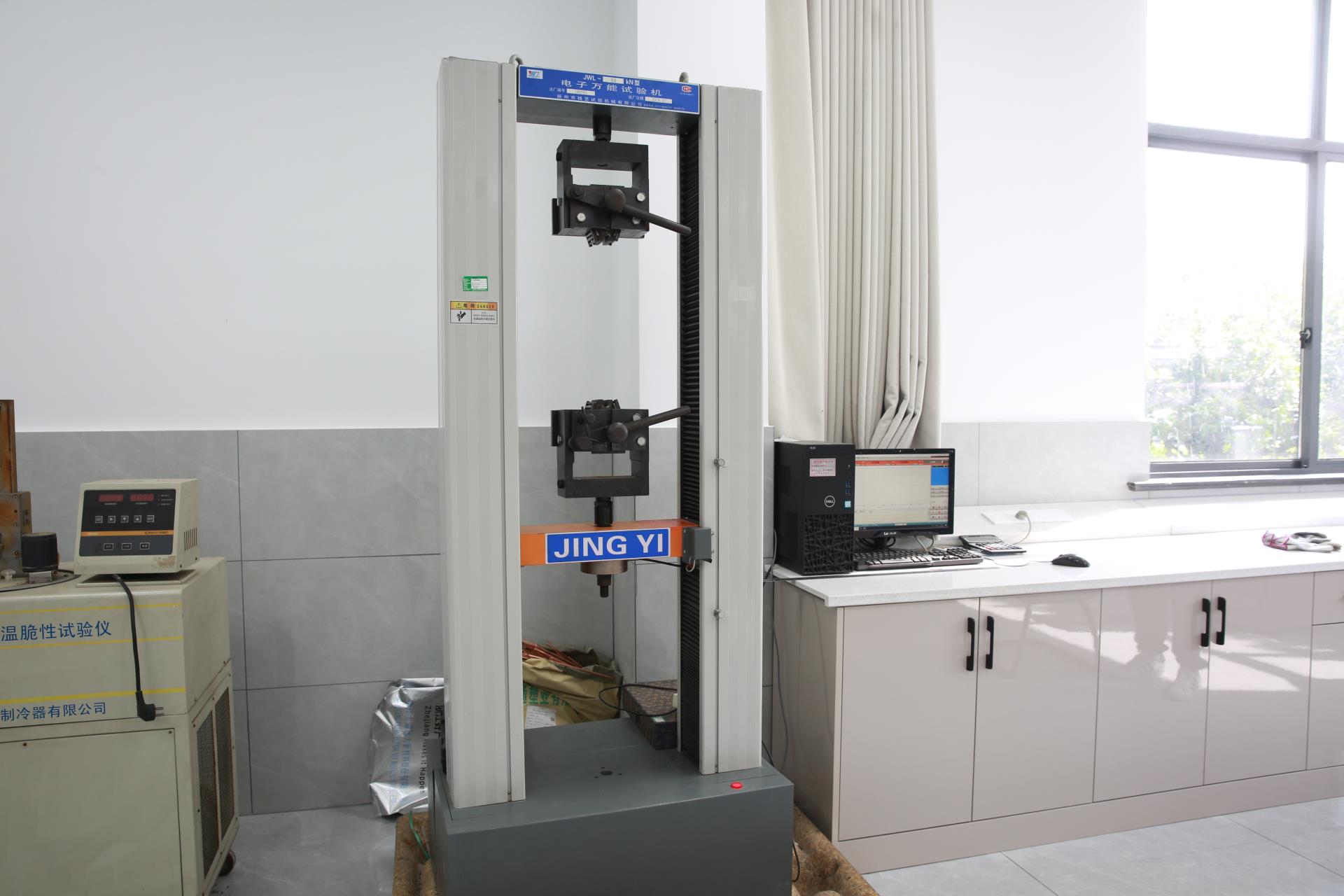 معدات الاختبار