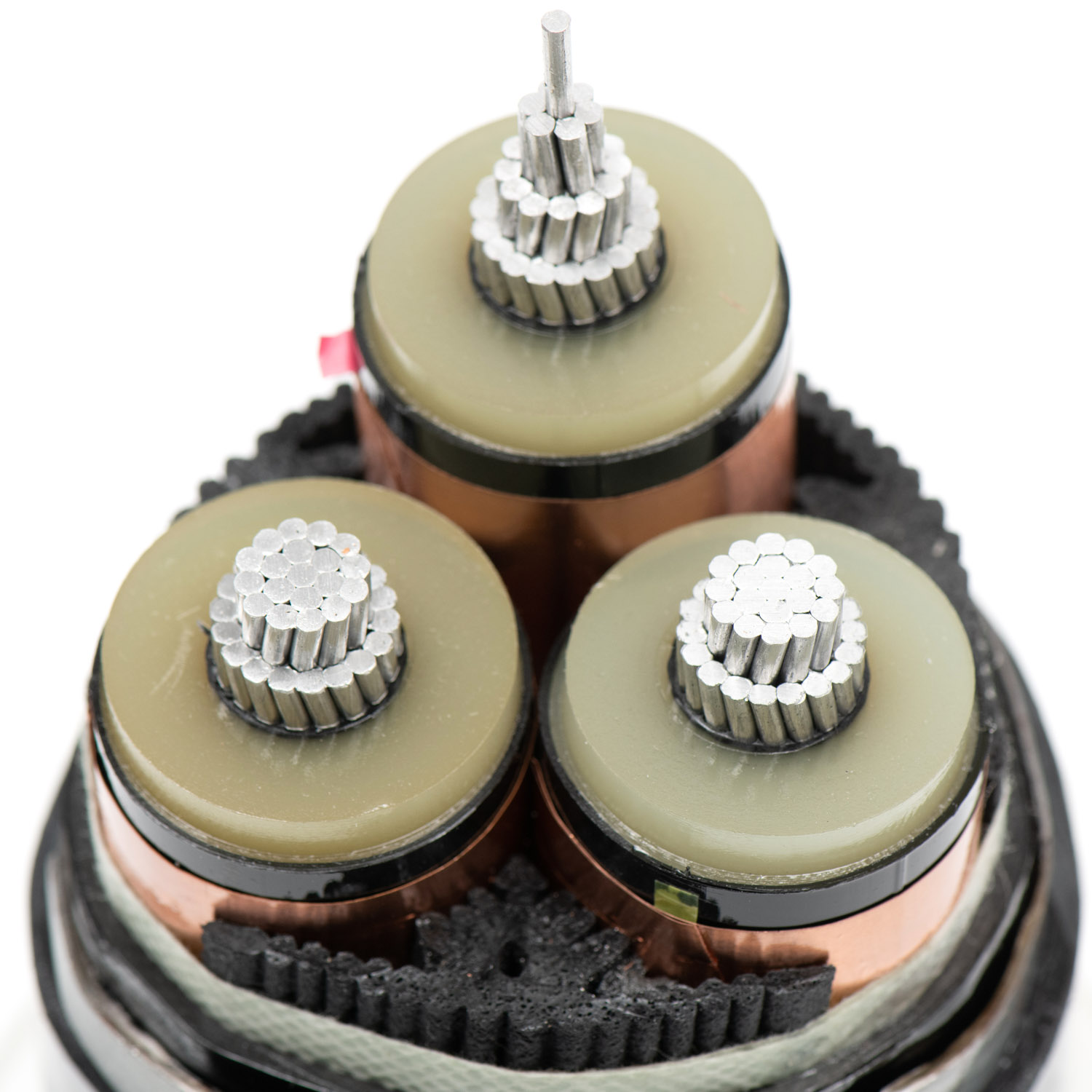 كابلات الطاقة عالية الجهد: نقل الطاقة خارج الحدود